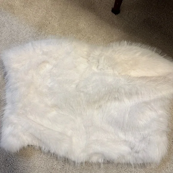 White Faux Fur shrug jacket - Picture 2 of 3